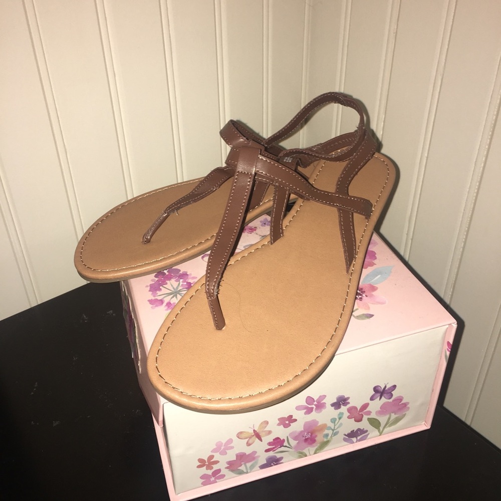 T-stap brown sandals